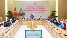 Thủ tướng Phạm Minh Chính phát biểu chúc mừng các nhà giáo tiêu biểu. Ảnh: Dương Giang/TTXVN