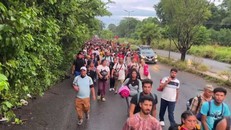 Đoàn người di cư từ miền nam Mexico, vào ngày 20/11/2024. Ảnh: Reuters/TTXVN. 