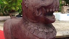 Hai tượng sư tử đá thành Đồ Bàn ở Bình Định được công nhận Bảo vật quốc gia. Ảnh: Lê Phước Ngọc/TTXVN