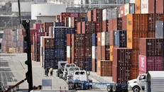 Cảng hàng hóa Long Beach, bang California, Mỹ. Ảnh: THX/TTXVN