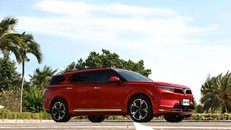 VinFast VF 9 tăng sức hút dịp cuối năm.