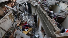 Ngôi nhà bị phá hủy sau cuộc không kích của Israel tại trại tị nạn al-Nuseirat, Dải Gaza, ngày 16/12/2024. Ảnh: THX/TTXVN