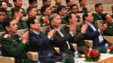 Tổng Bí thư Tô Lâm, Thủ tướng Phạm Minh Chính dự chương trình nghệ thuật "Vang mãi khúc quân hành. Ảnh: TTXVN phát