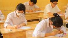 Thí sinh tại điểm thi Trường THPT Đoàn Kết, quận Hai Bà Trưng. Ảnh tư liệu: Hoàng Hiếu/TTXVN