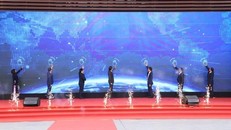 Lãnh đạo Bộ Giáo dục và Đào tạo và các đại biểu thực hiện nghi thức phát động. Ảnh: Bộ GD-ĐT