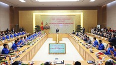 Thủ tướng Phạm Minh Chính chúc mừng Đội tuyển bóng đá nam quốc gia Việt Nam. Ảnh: Dương Giang/TTXVN