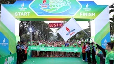 Cờ PV GAS tung bay trên vạch xuất phát.