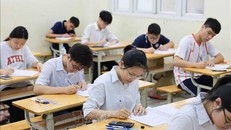 Thí sinh tại làm bài thi vào lớp 10 tại Hà Nội. Ảnh tư liệu: Thanh Tùng/TTXVN