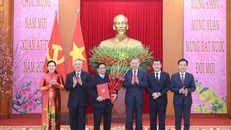 Tổng Bí thư Tô Lâm trao Quyết định thành lập Đảng bộ, tổ chức bộ máy, chức năng nhiệm vụ và chỉ định Bí thư, các Phó Bí thư Đảng ủy Chính phủ nhiệm kỳ 2020-2025. Ảnh: Thống Nhất/TTXVN