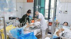 Các cơ sở y tế đã tổ chức thường trực đầy đủ 4 cấp để thực hiện khám, cấp cứu. Ảnh: Minh Quyết/TTXVN