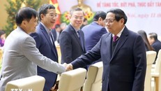 Thủ tướng Phạm Minh Chính với lãnh đạo các ngân hàng thương mại. Ảnh: Dương Giang/TTXVN