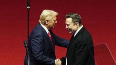 Tổng thống Mỹ Donald Trump (trái) và ông Elon Musk tại Washington, DC, ngày 19/1/2025