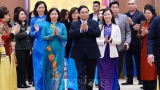 Thủ tướng Phạm Minh Chính đến dự buổi gặp mặt các nữ Anh hùng, nhà khoa học nhận giải Giải thưởng Kovalevskaia. Ảnh: Dương Giang/TTXVN.