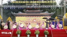 Một tiết mục quan họ do các liền anh, liền chị biểu diễn. Ảnh: Đồng Thúy/TTXVN