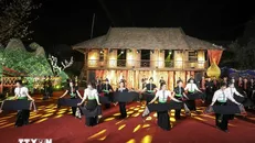 Phân cảnh huyền tích về người Thái và U Va. Ảnh: Xuân Tư/TTXVN