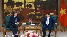 Thủ tướng Phạm Minh Chính tiếp Bộ trưởng Giao thông Pháp Philippe Tabarot. Ảnh: Dương Giang/TTXVN