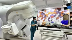 Một bệnh nhân ung thư chuẩn bị được xạ trị tại Bệnh viện Ung bướu Thành phố Hồ Chí Minh. Ảnh: TTXVN