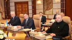 Bộ trưởng Quốc phòng Ukraine Rustem Umerov (phải) tại cuộc đàm phán do Mỹ làm trung gian về thỏa thuận ngừng bắn với Nga, tại Jeddah (Saudi Arabia) ngày 11/3/2025.