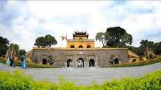 Đoan Môn là cửa chính phía Nam vào Hoàng thành Thăng Long được xây dựng vào thời nhà Lê trung hưng được tu sửa vào thời nhà Nguyễn. Ảnh: TTXVN