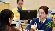 Ngân hàng thương mại đẩy mạnh điều chỉnh hạ lãi suất cho vay mua nhà đối với người trẻ.