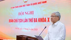 Ông Đỗ Văn Chiến, Ủy viên Bộ Chính trị, Bí thư Trung ương Đảng, Bí thư Đảng ủy Mặt trận Tổ quốc, các đoàn thể Trung ương, Chủ tịch Ủy ban Trung ương Mặt trận Tổ quốc Việt Nam phát biểu tại Hội nghị. Ảnh: Hoài Nam/Vietnam+