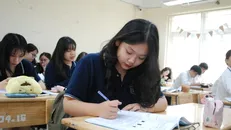 Ngày 18/4/2025, thí sinh nộp phiếu đăng ký dự tuyển vào lớp 10 THPT tại Hà Nội