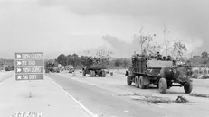 Quân giải phóng tiến vào Sài Gòn trên xa lộ Biên Hòa. Ảnh: Vũ Tạo/TTXVN