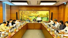 Các đại biểu đoàn Quốc hội Hà Nội thảo luận về các dự án luật, chiều 7/5. Ảnh: Đức Duy