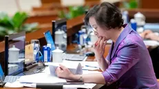 Bộ trưởng nhấn mạnh đến tinh thần đổi mới mạnh mẽ, lấy vị trí việc làm làm trung tâm và loại bỏ tư duy "giữ ghế nhờ ngạch" như một bước đột phá trong quản lý công vụ. Ảnh: QH