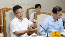 Phó Thủ tướng Lê Thành Long phát biểu tại cuộc họp.