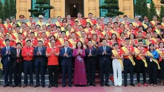 Phó Chủ tịch nước Võ Thị Ánh Xuân với các đại biểu. Ảnh: An Đăng