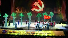 Tiết mục văn nghệ tại lễ kỷ niệm. Ảnh: Nhật Bắc
