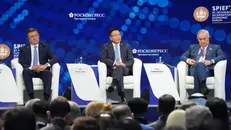 Phó Thủ tướng Chính phủ Lê Thành Long (giữa) phát biểu tại Phiên khai mạc Diễn đàn Kinh tế quốc tế Saint Petersburg lần thứ 28. Ảnh: Quang Vinh