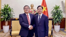 Thứ trưởng Ngoại giao Ngô Lê Văn tiếp Đoàn đại biểu Ủy ban Tư vấn Chính sách Ngoại giao trực thuộc Bộ Ngoại giao Trung Quốc. Nguồn: Thế giới & Việt Nam