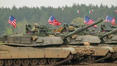 Xe quân sự Mỹ tham gia cuộc tập trận của NATO tại Orzysz (Ba Lan) ngày 22/4/2024. Ảnh: PAP