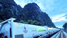 Chuyến tàu hỏa đầu tiên đưa LNG từ Nam ra Bắc.