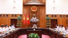 Thủ tướng Phạm Minh Chính chủ trì cuộc họp về triển khai chiến dịch xây dựng trường học cho các xã biên giới. Ảnh: Dương Giang