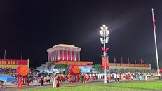 Quảng trường Ba Đình lúc 4 giờ 30 phút sáng trước giờ tổng duyệt. Ảnh: Thùy Giang