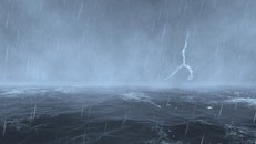 Tàu thuyền trên các vùng biển trên có nguy cơ cao chịu ảnh hưởng của lốc xoáy, gió mạnh, sóng lớn. 