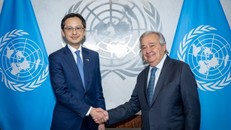 Đại sứ Đỗ Hùng Việt và Tổng Thư ký LHQ António Guterres. Ảnh: Lê Hoàng