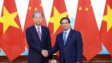 Thủ tướng Phạm Minh Chính hội kiến Ủy viên trưởng Nhân đại Toàn quốc Trung Quốc Triệu Lạc Tế. Ảnh: Dương Giang