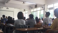 Đời sống sinh viên, nhất là sinh viên tỉnh lẻ cũng trở nên khó khăn, khắc khoải theo chuỗi ngày Covid-19.