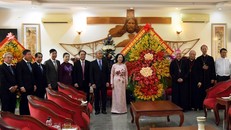 Bà Trương Thị Mai, Ủy viên Bộ Chính trị, Bí thư Trung ương Đảng kiêm Trưởng ban Dân vận Trung ương cùng đoàn đại diện đến thăm Tòa Giám Mục Xuân Lộc (Thành phố Long Khánh, Đồng Nai) nhân dịp Giáng Sinh 2020.