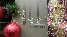 Tập thơ Ngày Mắc Cạn của tác giả Vân Phi. Ảnh: Kiều Trang.