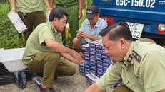 Hậu Giang: Kiểm tra, phát hiện phương tiện ô tô tải vận chuyển hơn 2.000 bao thuốc lá điếu nhập lậu