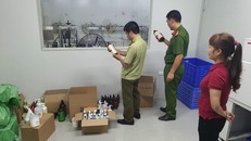 Kiểm tra đột xuất tại Công ty TNHH Hóa mỹ phẩm Hồng Đạt 