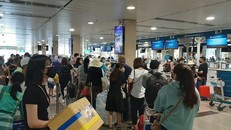 Các hãng hàng không phải hoàn lại phí sân bay cho hành khách huỷ chuyến.