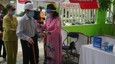 DHA Corporation phát 320,000 khẩu trang miễn phí tại các điểm bầu cử TP.HCM