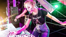 Họ đối mặt với đại dịch COVID-19 như thế nào? - Bài 2: Điêu đứng nghề DJ