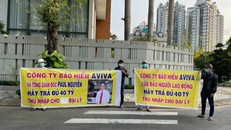Các đại lý từng căng băng rôn yêu cầu AVIVA Việt Nam và ông Tổng giám đốc Paul Nguyễn trả tiền.